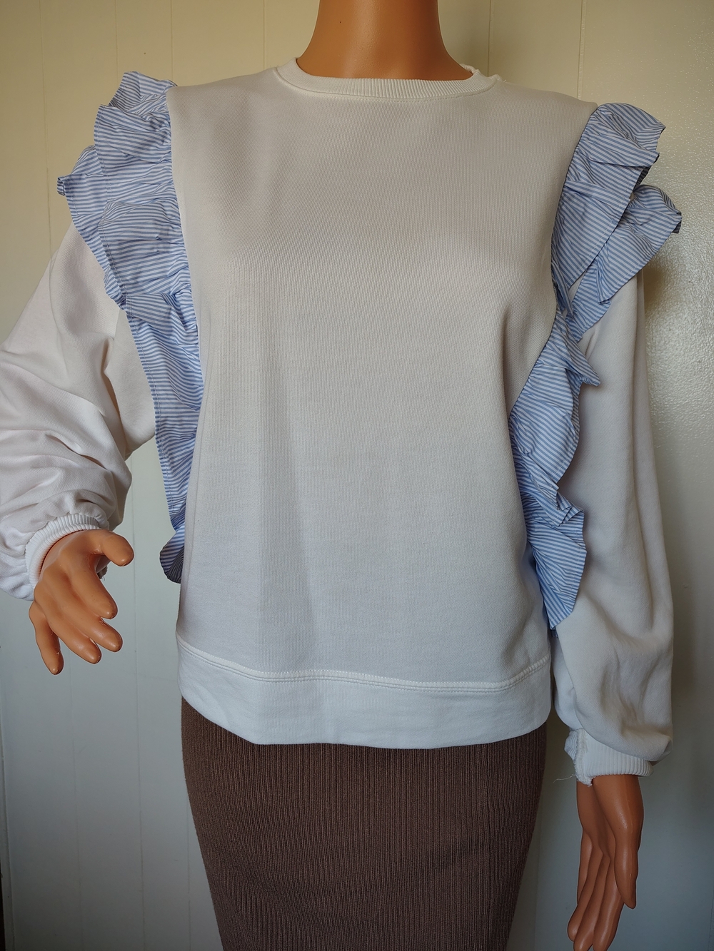 Zara White Sweatshirt with Blue Pinstripe Ruffle Trim Size 13 - 14.